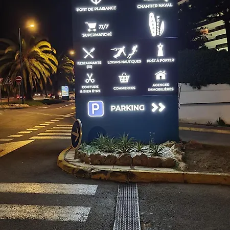 Marina Star Azuree Le Ciel Le Soleil Et La Entre Antibes Et 50m2 Rien Que Pour Vous Avec Vue Panoramique Sur Garage Prive Terrasse A 150 M